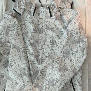 New camouflage hooded windproof jacket (gray on white)   size 14